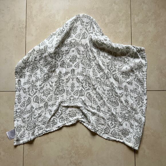 Bebe Au Lait Cotton Nursing Cover Damask Pattern - Picture 1 of 6